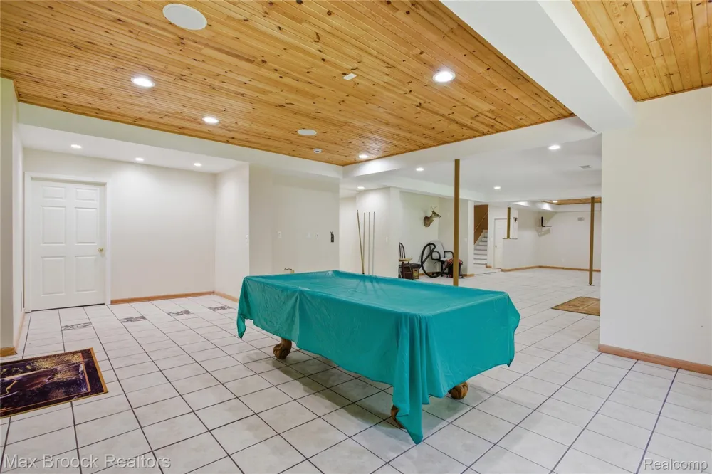 11910 Scott Road Springfield Charter Township, MI 48350