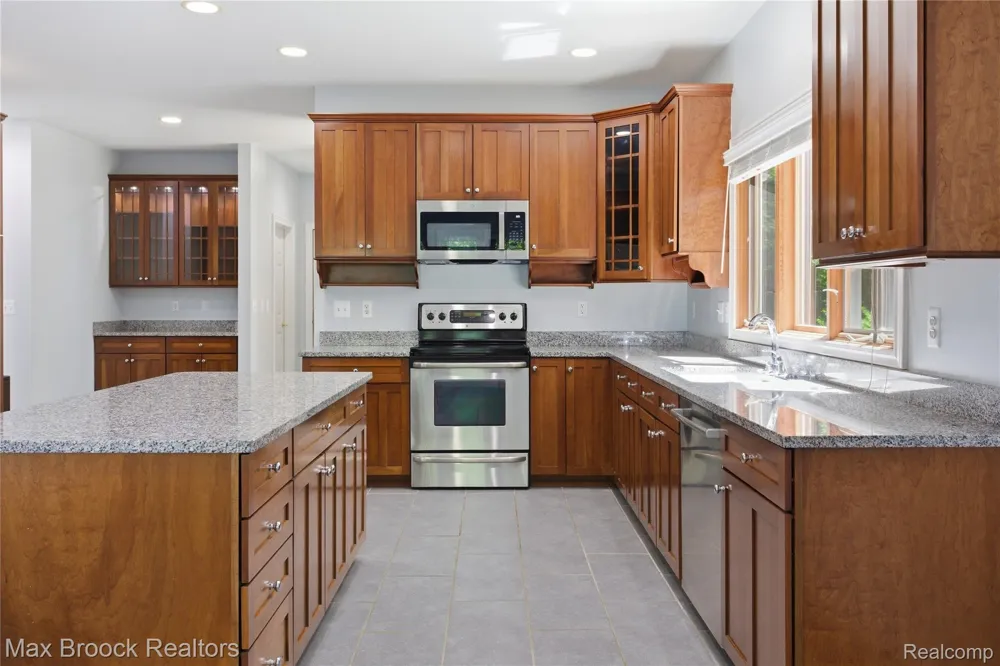 11910 Scott Road Springfield Charter Township, MI 48350