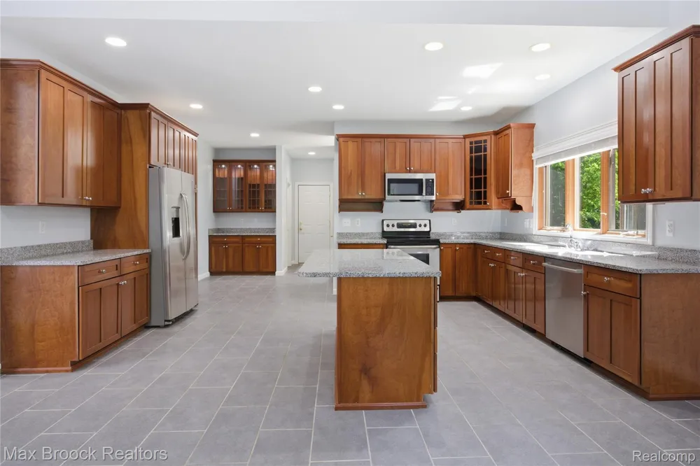 11910 Scott Road Springfield Charter Township, MI 48350