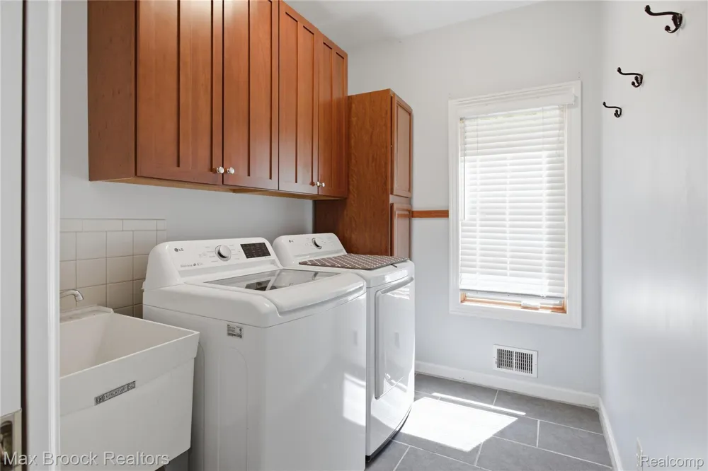 11910 Scott Road Springfield Charter Township, MI 48350