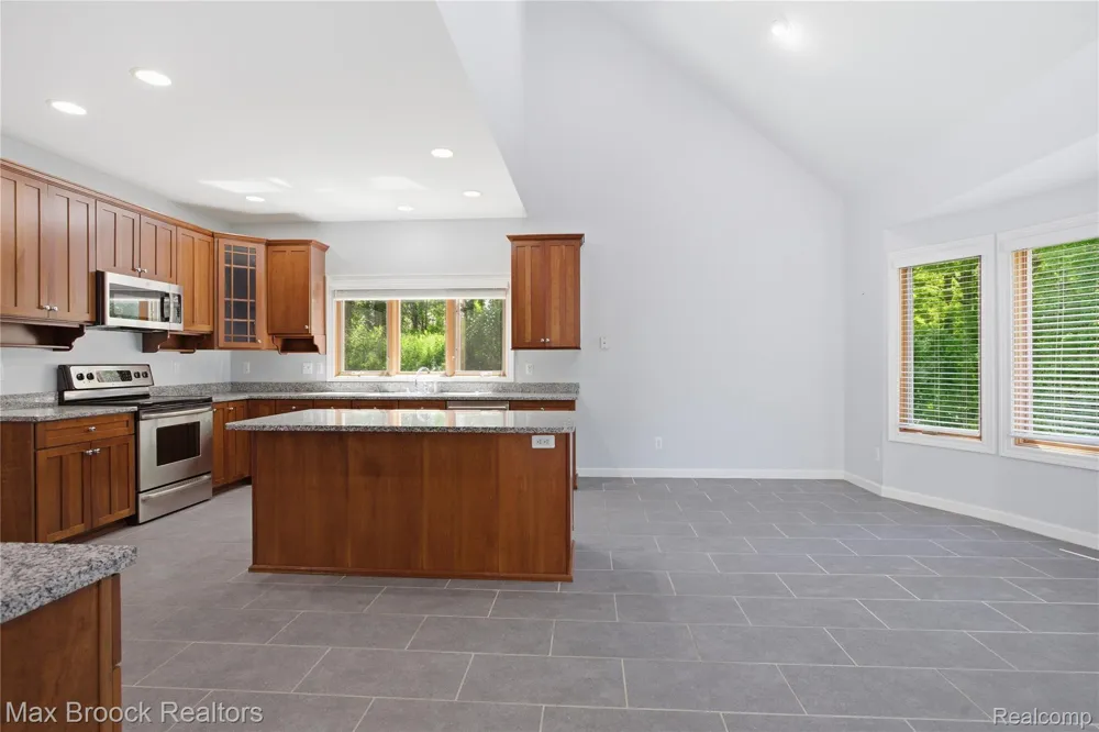 11910 Scott Road Springfield Charter Township, MI 48350