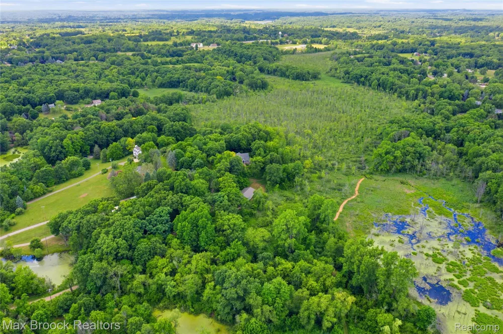 11910 Scott Road Springfield Charter Township, MI 48350