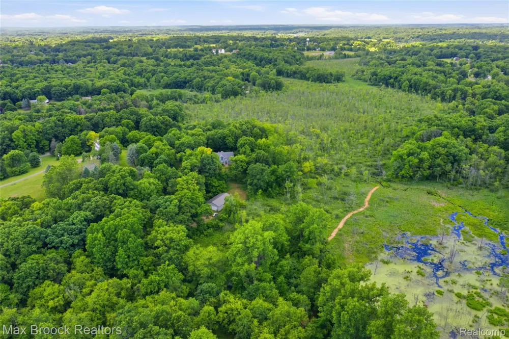 11910 Scott Road Springfield Charter Township, MI 48350