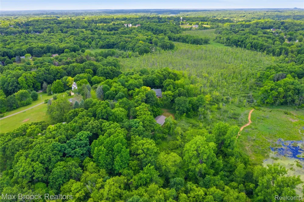 11910 Scott Road Springfield Charter Township, MI 48350