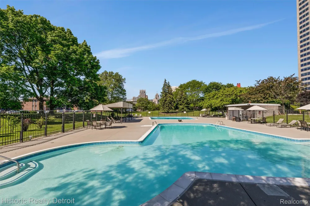 1300 E Lafayette #905 Detroit City, MI 48207
