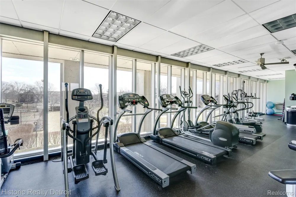 1300 E Lafayette #905 Detroit City, MI 48207