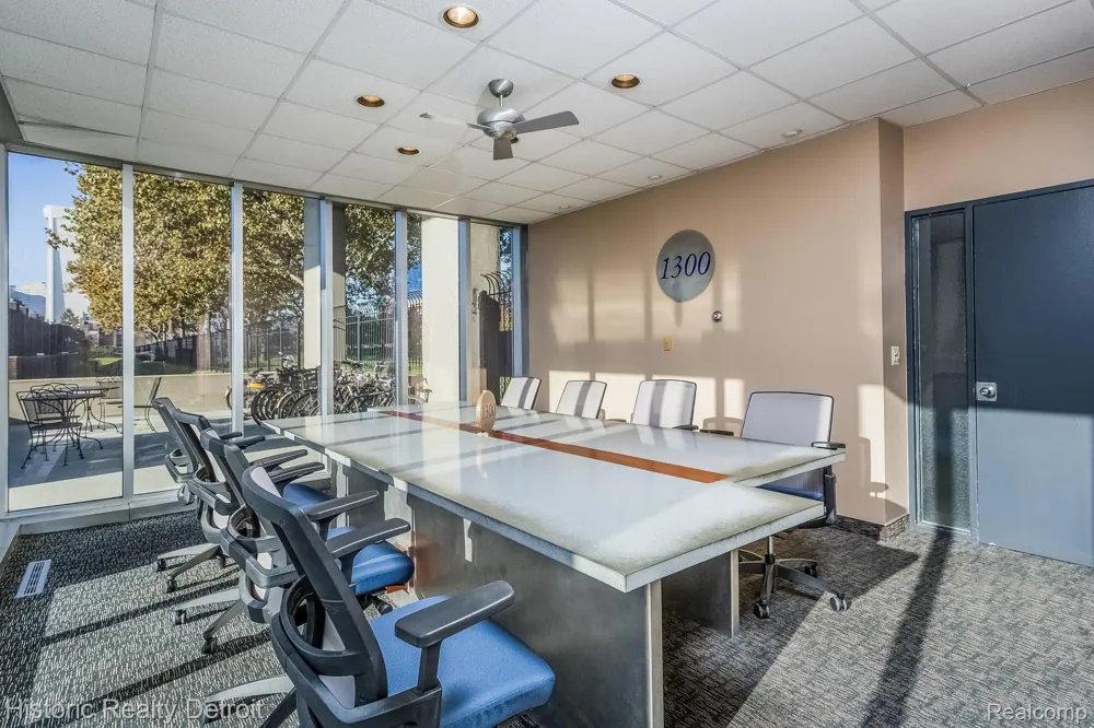 1300 E Lafayette #905 Detroit City, MI 48207