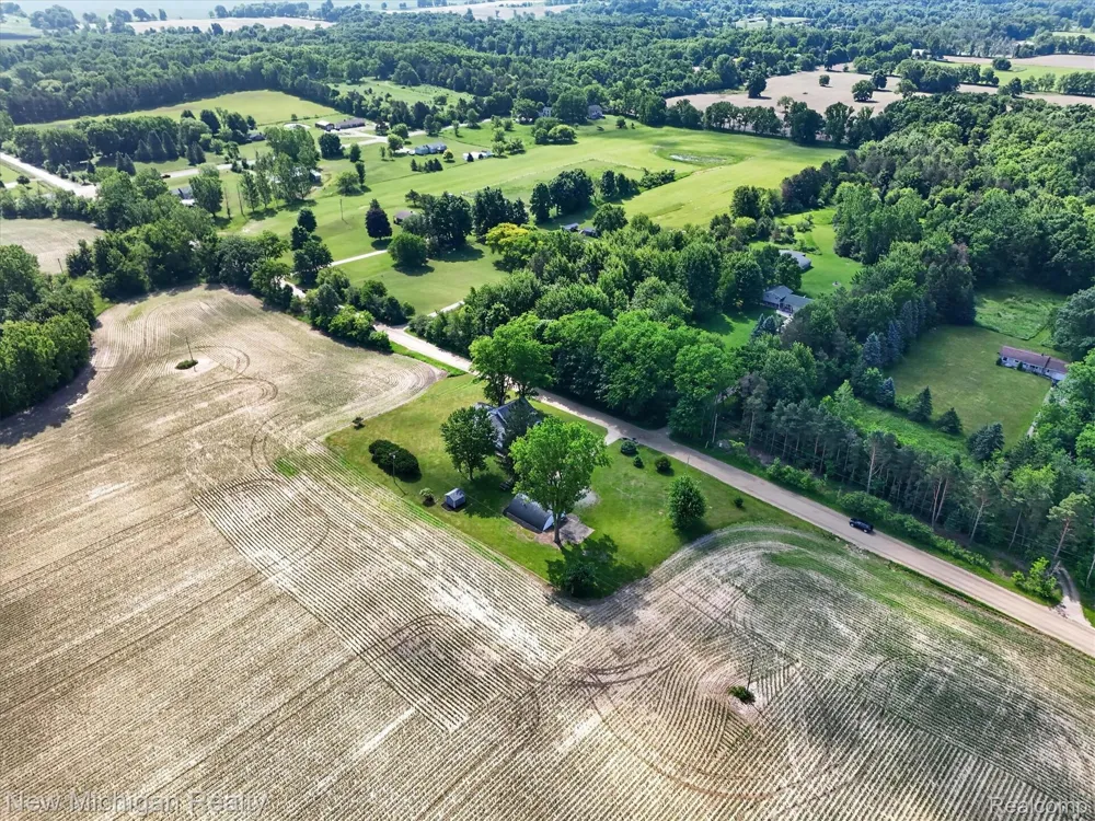 11374 Lahring Road Argentine Township, MI 48418