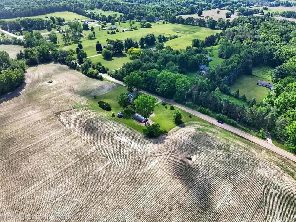 11374 Lahring Road Argentine Township, MI 48418