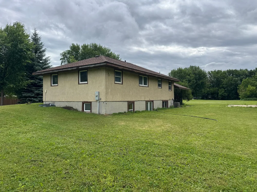 435 W Ottawa Street Le Center, MN 56057