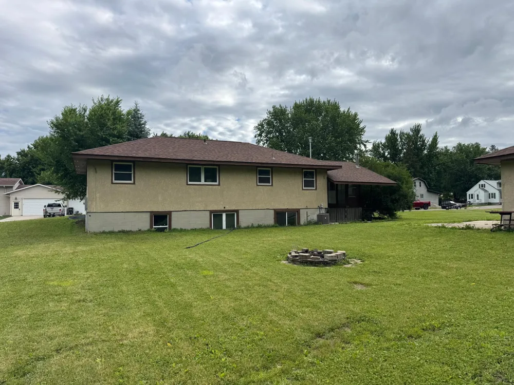 435 W Ottawa Street Le Center, MN 56057