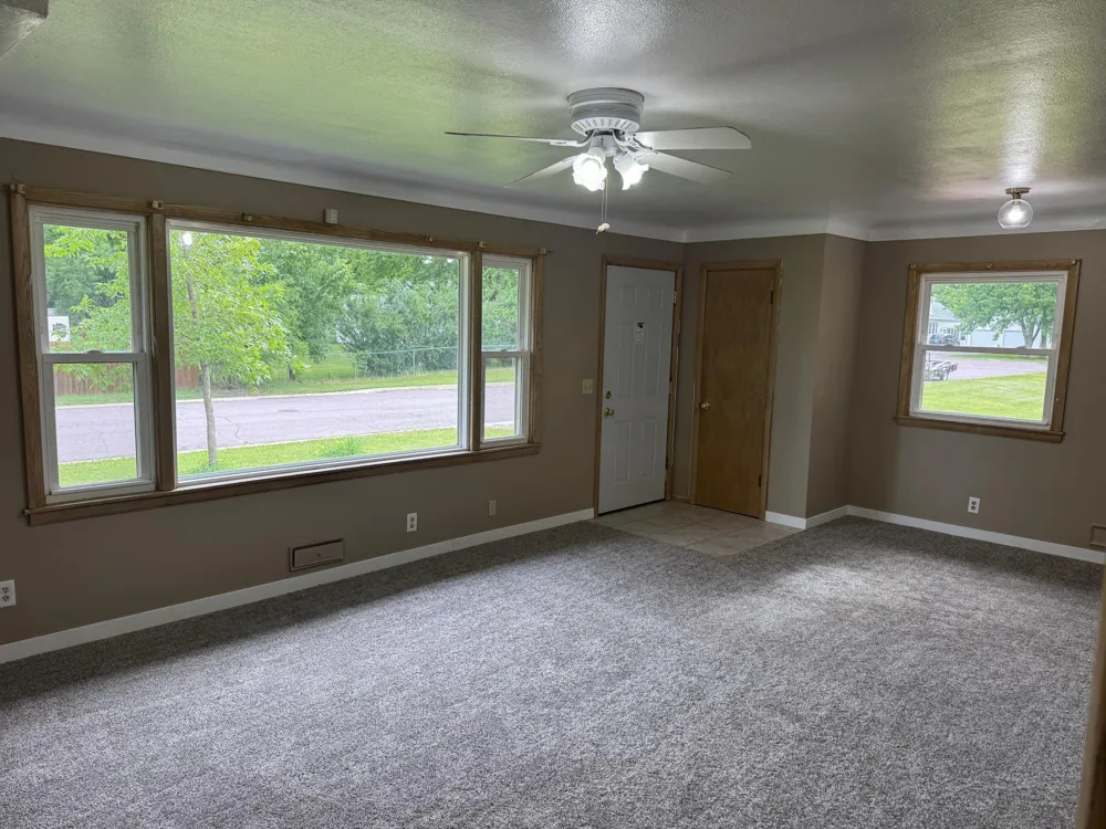 435 W Ottawa Street Le Center, MN 56057