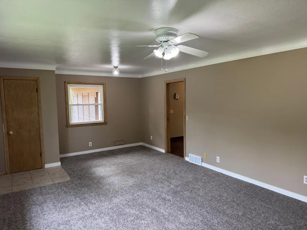 435 W Ottawa Street Le Center, MN 56057