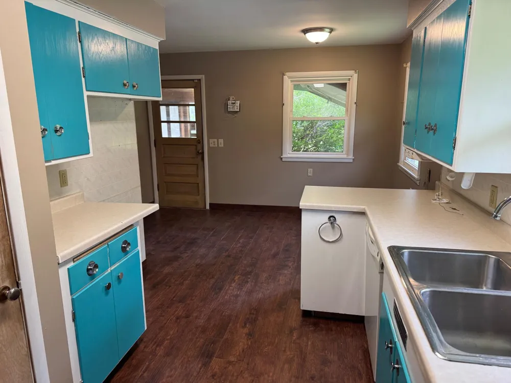 435 W Ottawa Street Le Center, MN 56057
