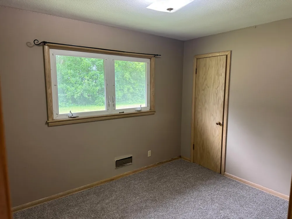 435 W Ottawa Street Le Center, MN 56057