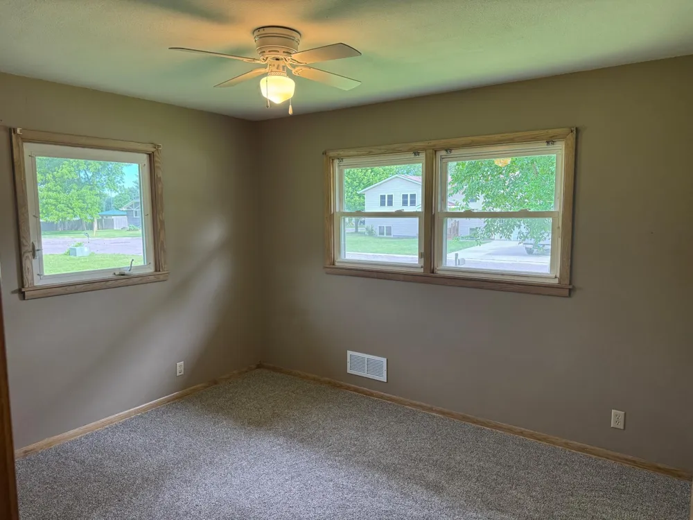 435 W Ottawa Street Le Center, MN 56057