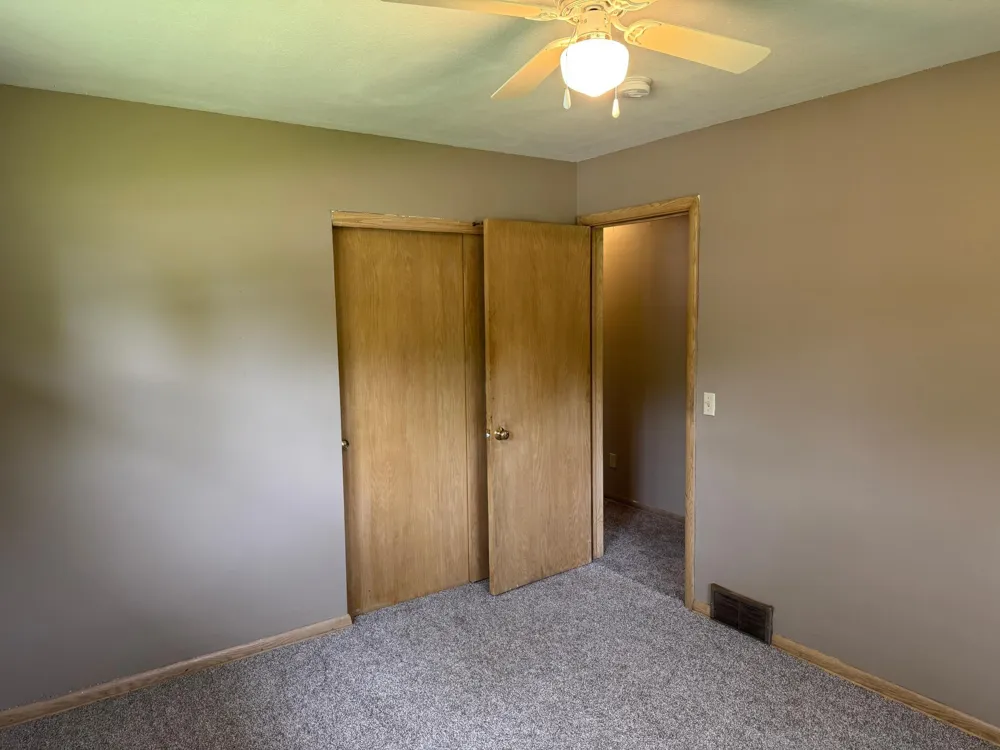 435 W Ottawa Street Le Center, MN 56057