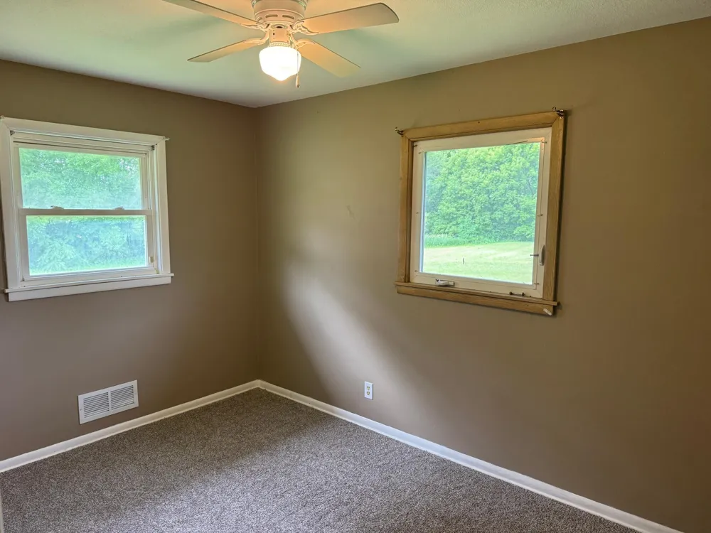 435 W Ottawa Street Le Center, MN 56057