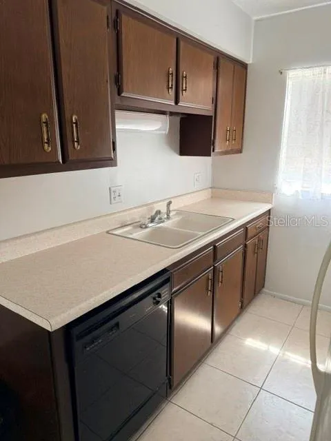 1100 E CAROLINE STREET #119 Tavares, FL 32778