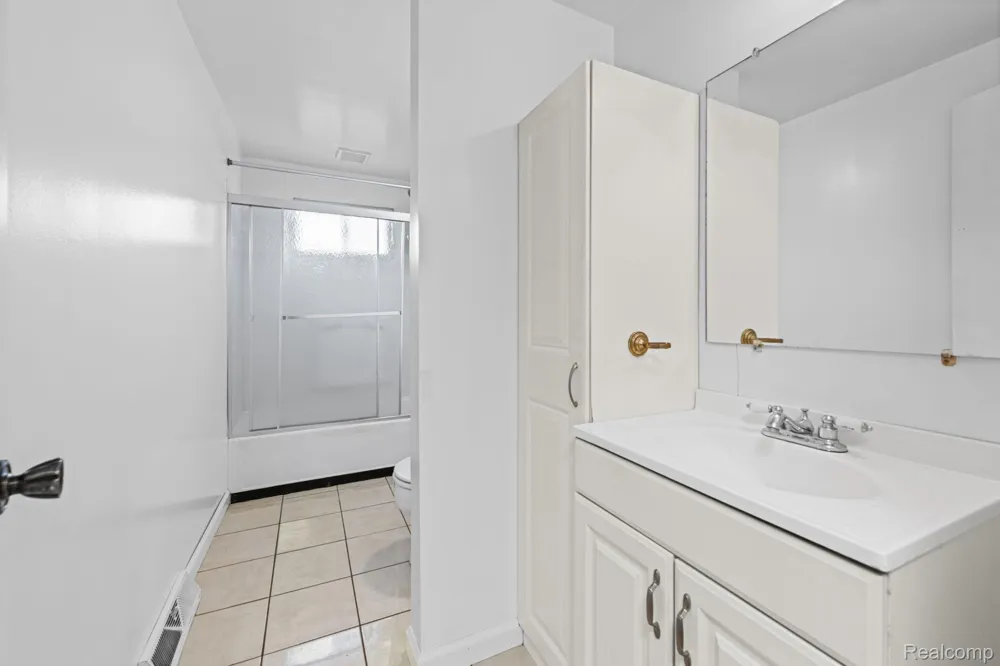 19227 Gudith Road Brownstown Charter Township, MI 48183
