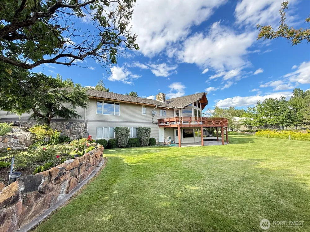 24 Valley View Drive Omak, WA 98841