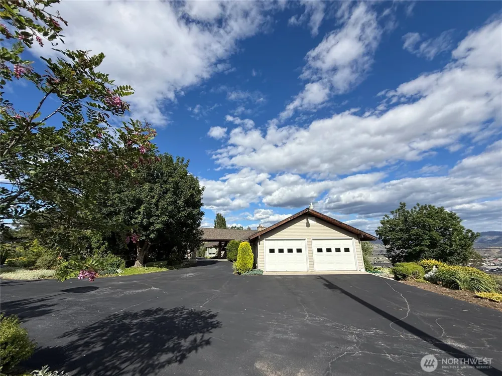 24 Valley View Drive Omak, WA 98841