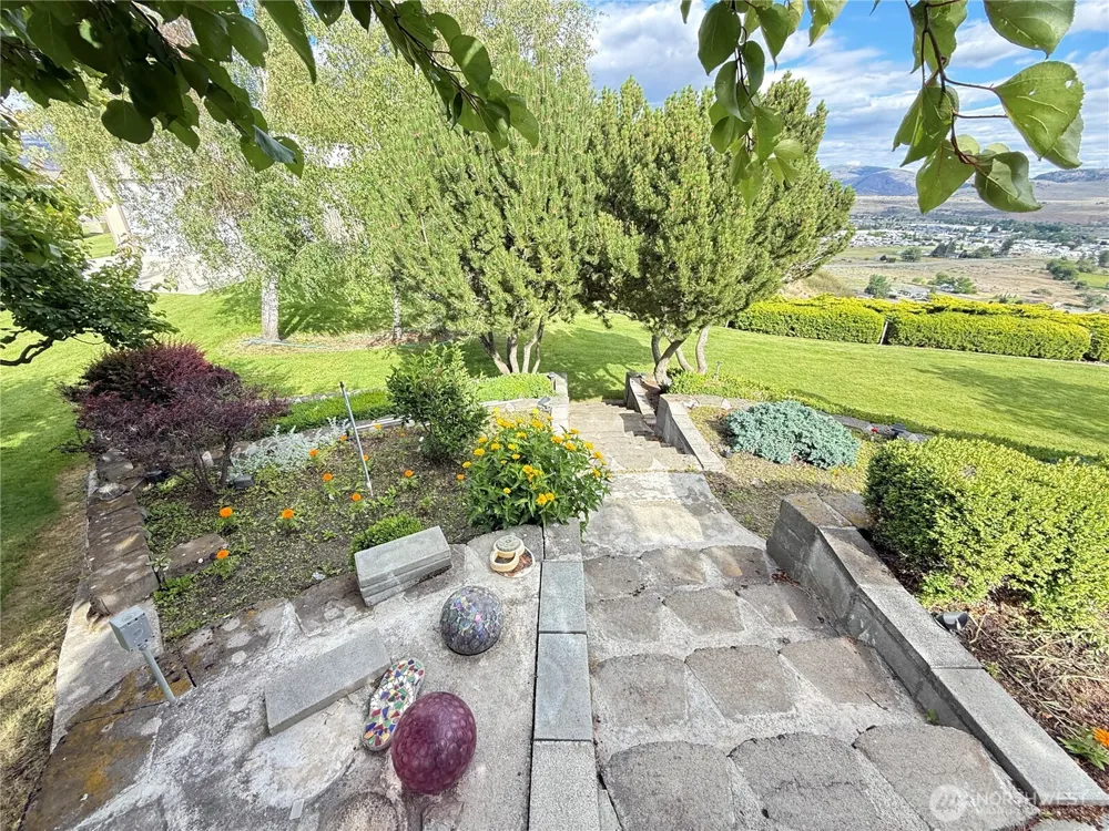 24 Valley View Drive Omak, WA 98841