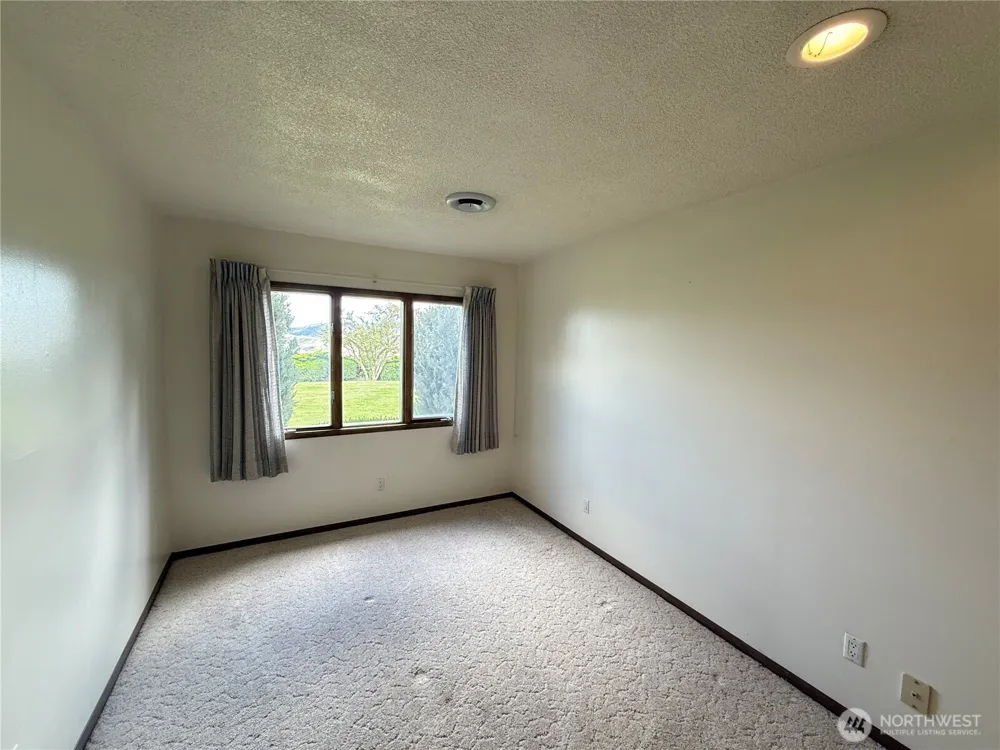 24 Valley View Drive Omak, WA 98841