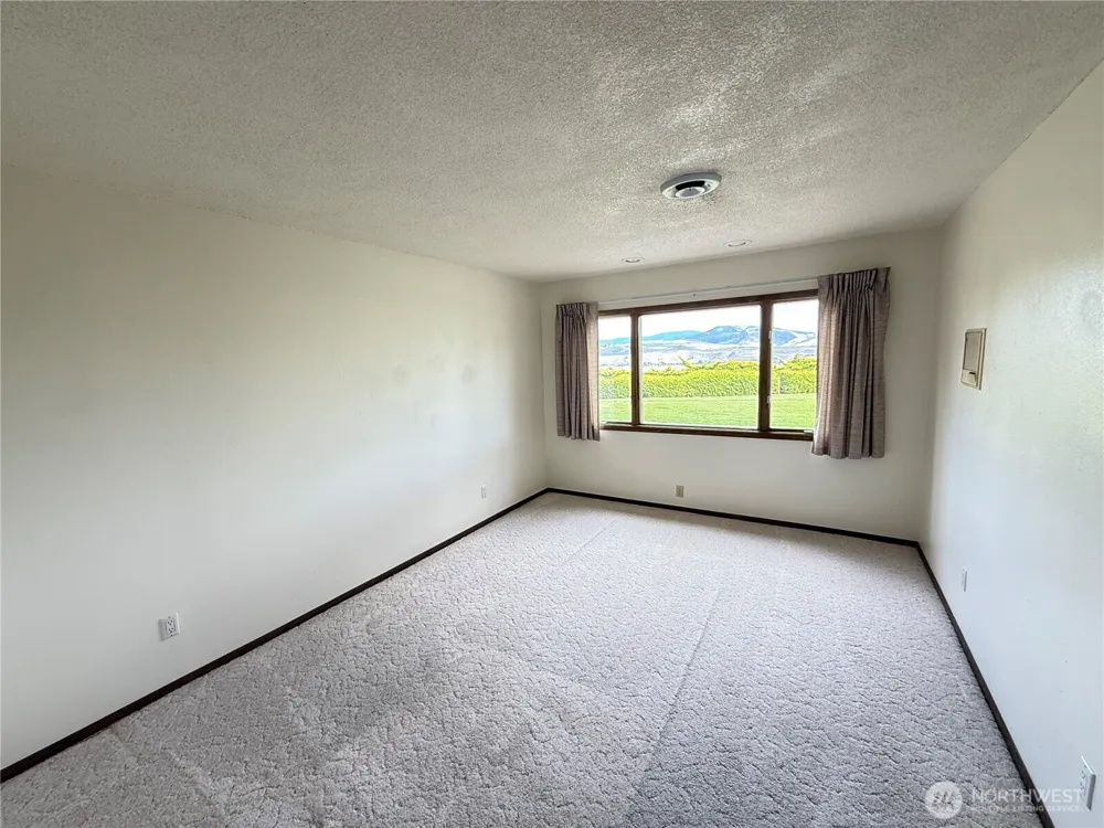 24 Valley View Drive Omak, WA 98841
