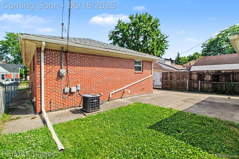 18825 Hanna Street Melvindale City, MI 48122