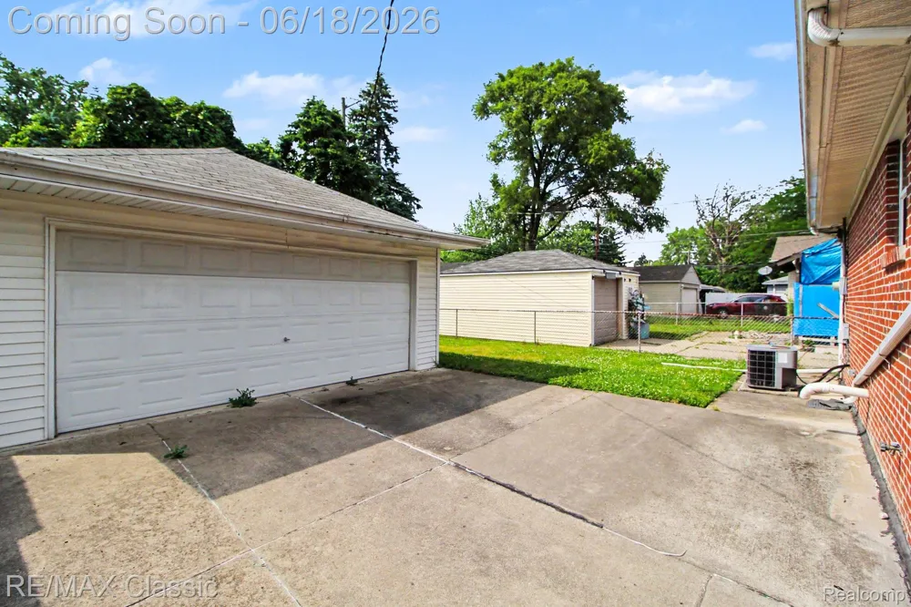 18825 Hanna Street Melvindale City, MI 48122