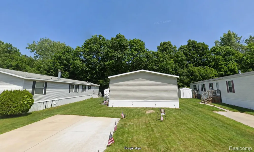 4229 Hillary Creek Burton City, MI 48519