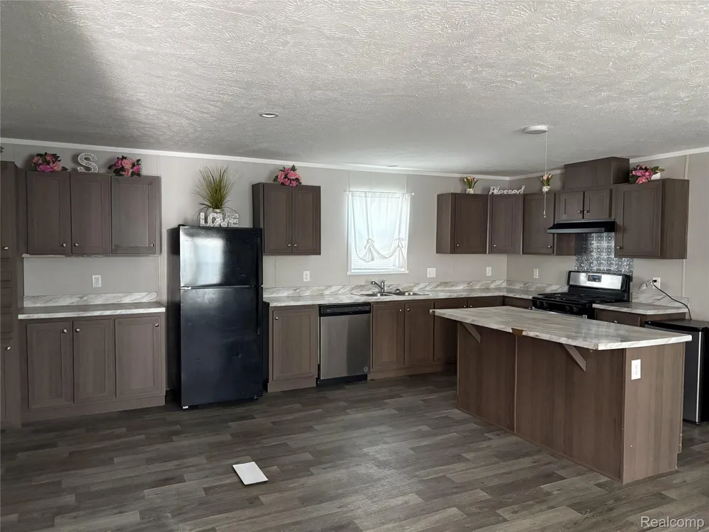 4229 Hillary Creek Burton City, MI 48519
