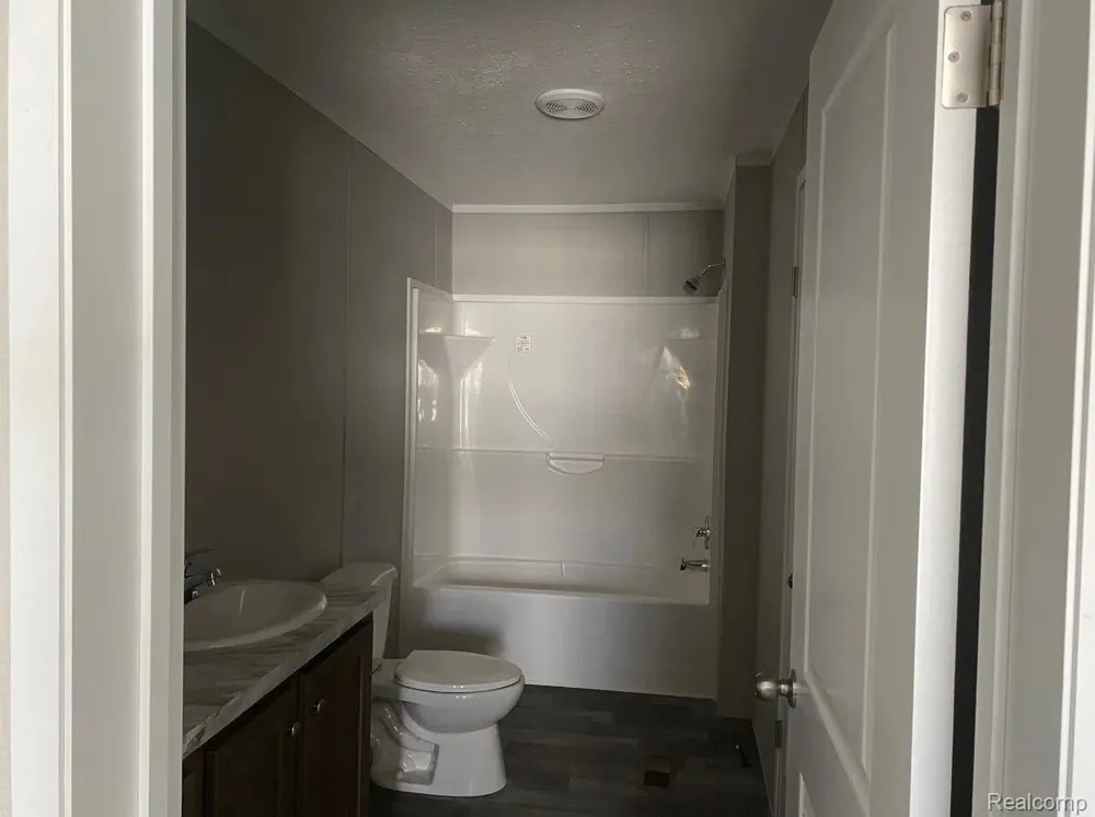 4229 Hillary Creek Burton City, MI 48519