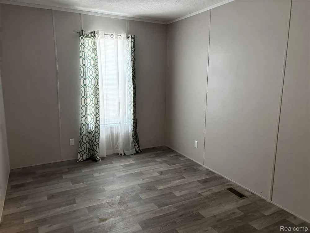 4229 Hillary Creek Burton City, MI 48519