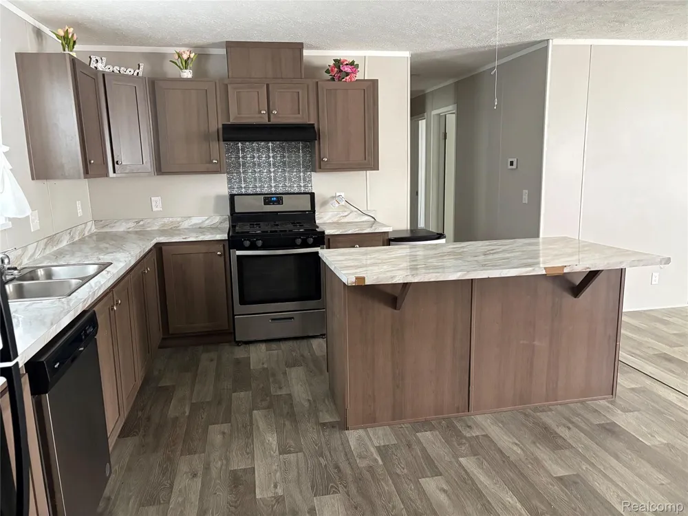 4229 Hillary Creek Burton City, MI 48519
