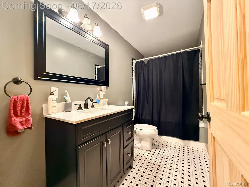 2543 Greenwood Road Lapeer Township, MI 48446