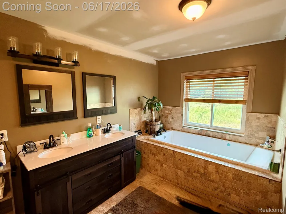2543 Greenwood Road Lapeer Township, MI 48446