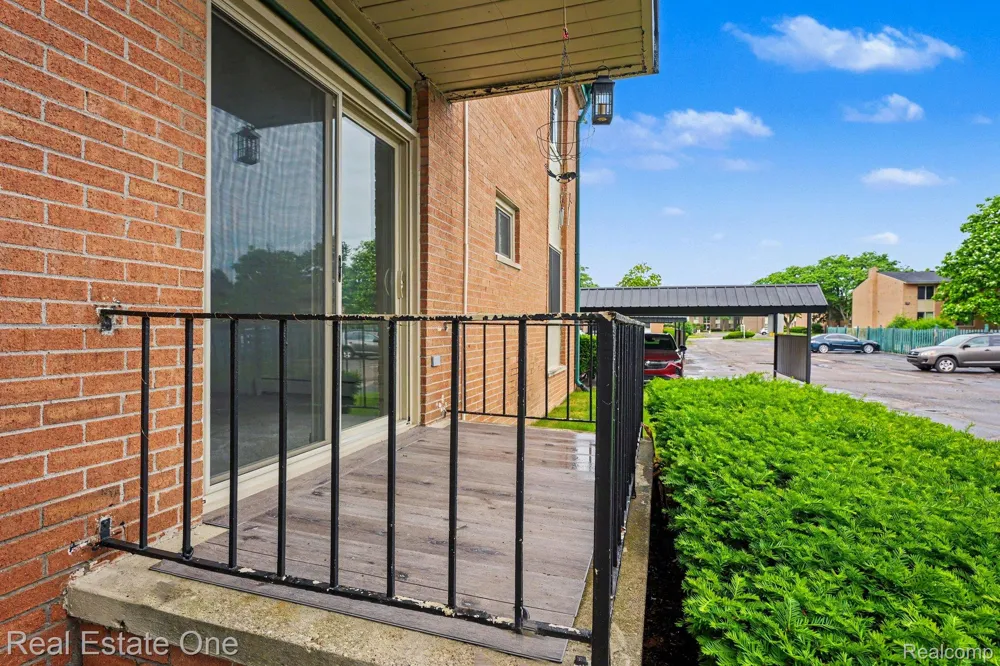 1968 Axtell Drive #3 Troy City, MI 48084