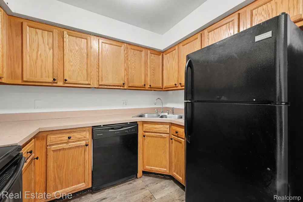 1968 Axtell Drive #3 Troy City, MI 48084