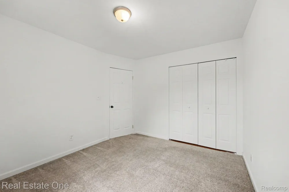 1968 Axtell Drive #3 Troy City, MI 48084