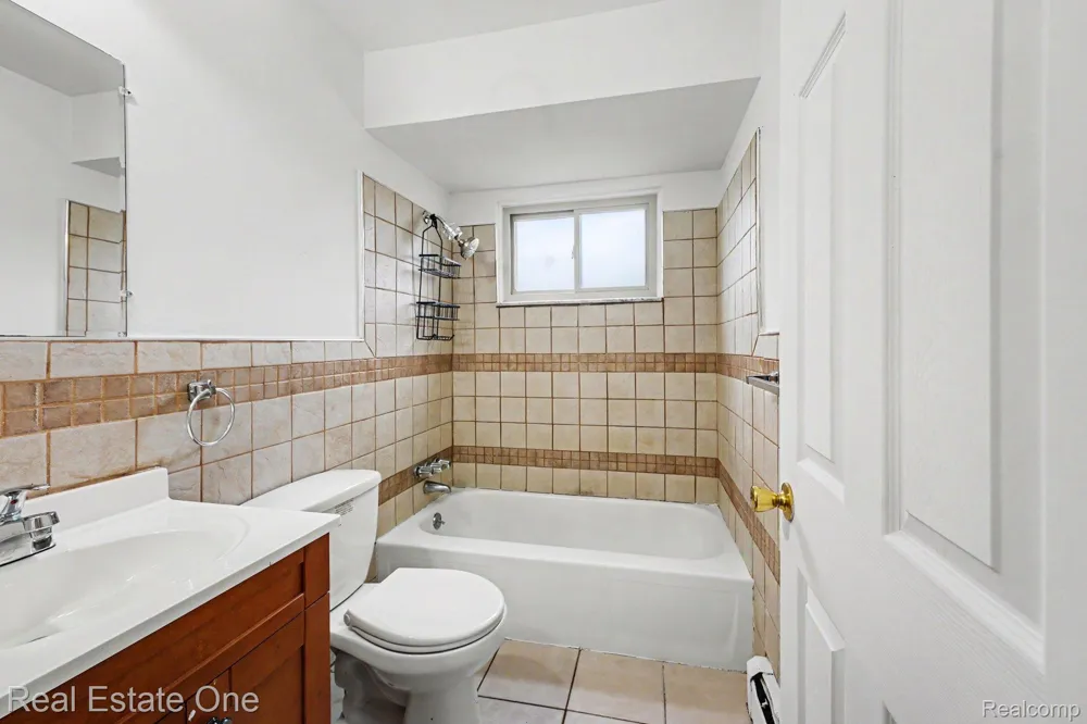 1968 Axtell Drive #3 Troy City, MI 48084