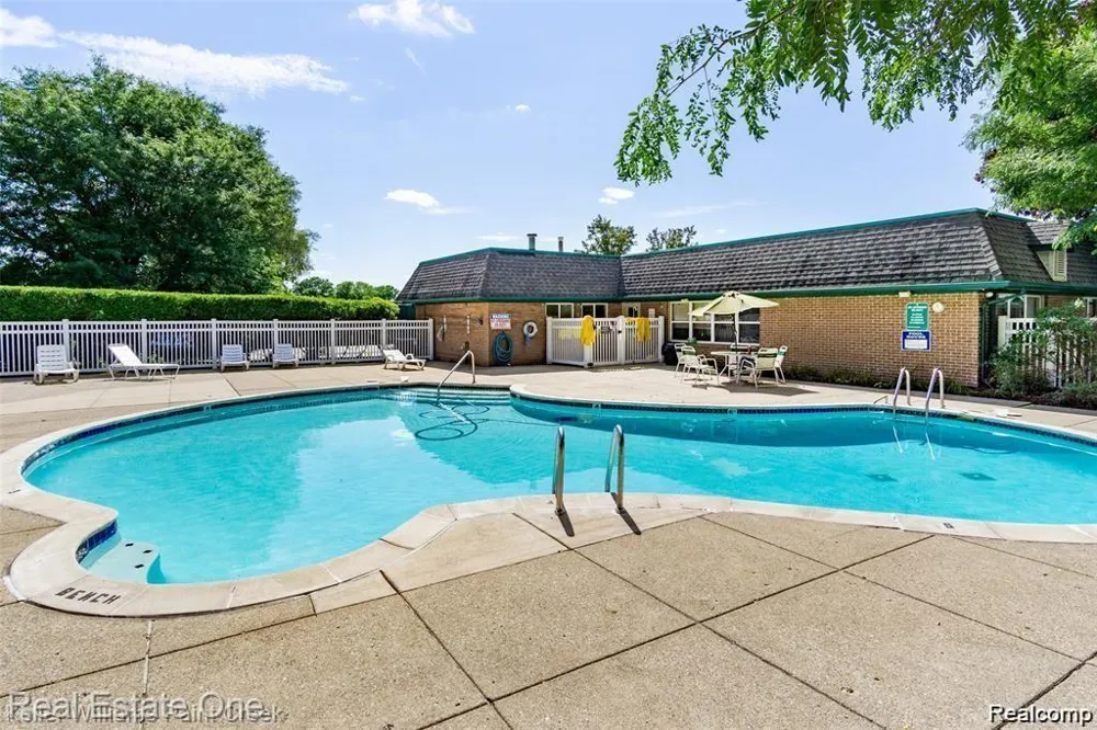 1968 Axtell Drive #3 Troy City, MI 48084