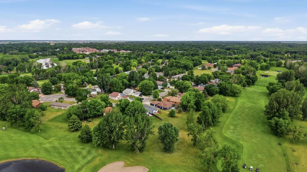 2328 Country Club Parkway Moorhead, MN 56560