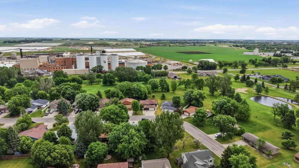 2328 Country Club Parkway Moorhead, MN 56560