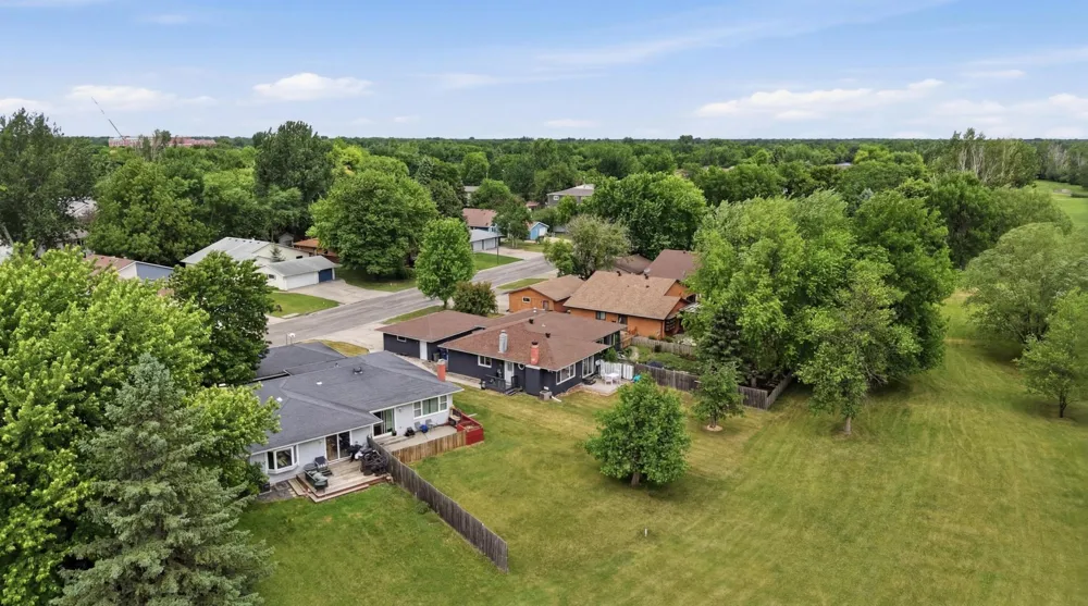2328 Country Club Parkway Moorhead, MN 56560