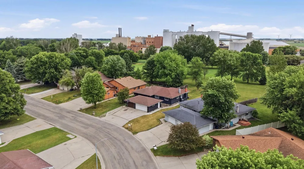 2328 Country Club Parkway Moorhead, MN 56560