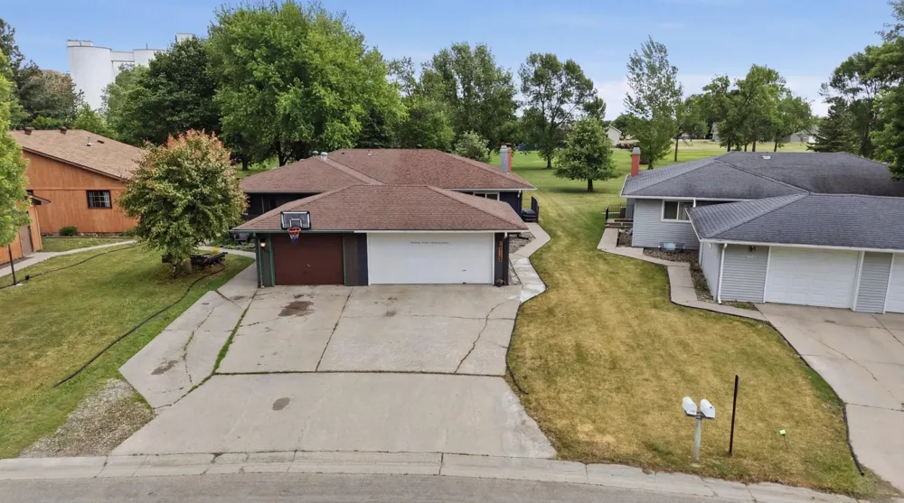 2328 Country Club Parkway Moorhead, MN 56560
