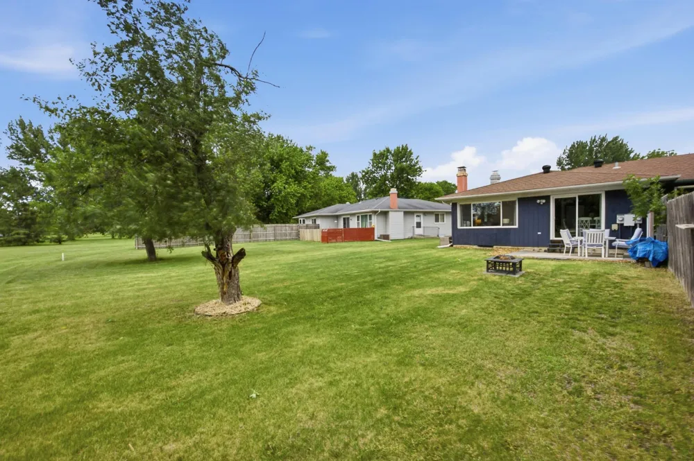 2328 Country Club Parkway Moorhead, MN 56560