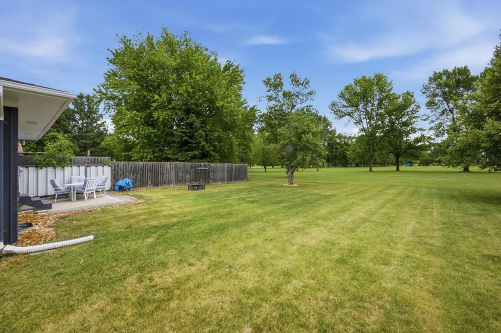 2328 Country Club Parkway Moorhead, MN 56560